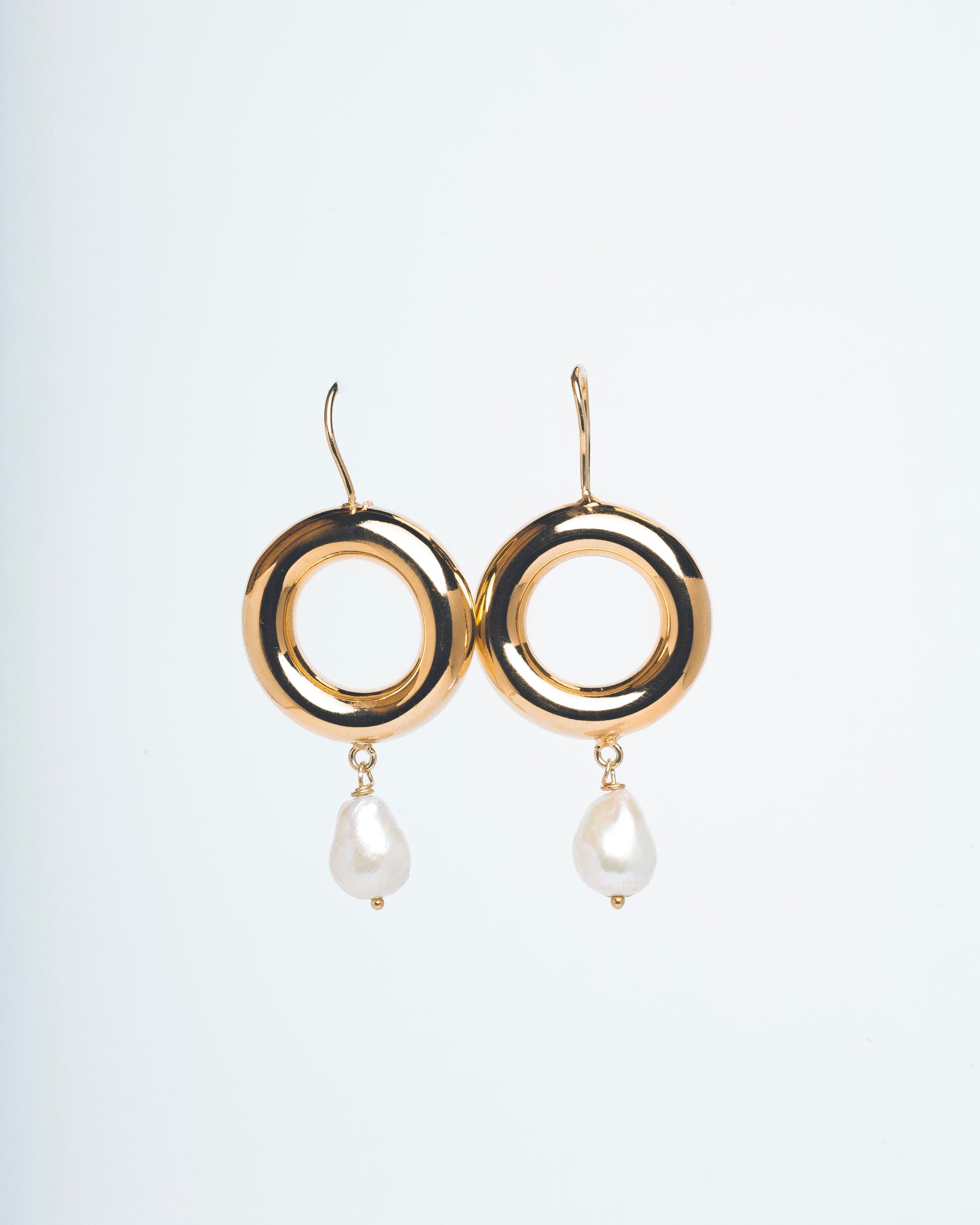 VIVIAN ROUND EARRING - Sterling silver / 18k Gold-plating, Pearls