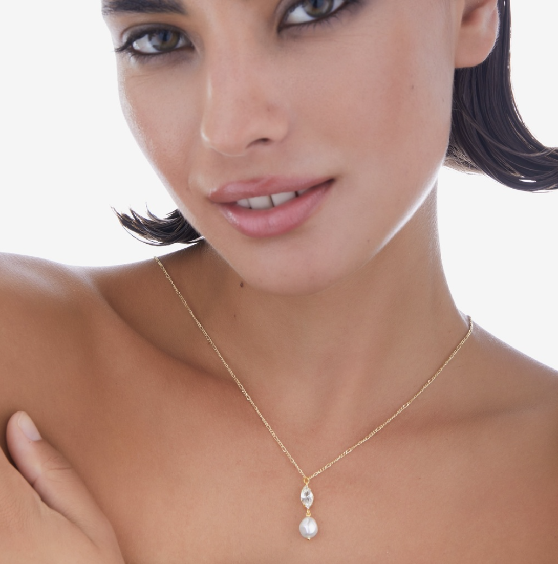 MAYA SHORT NECKLACE - Pearl with clear Crystal